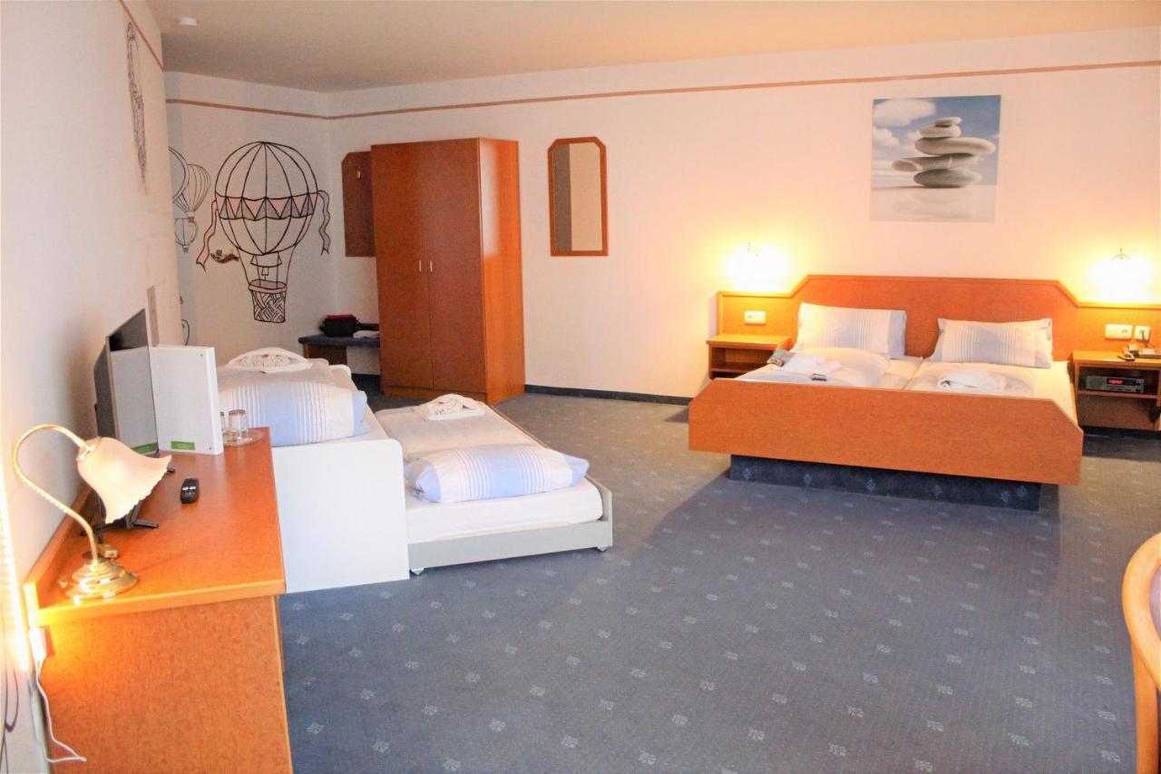 Waldhotel Feldbachtal Neuhaus am Rennweg Eksteriør billede