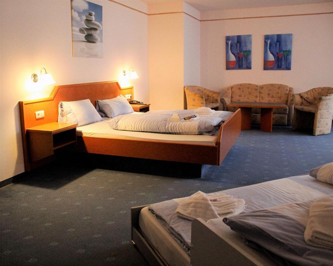 Waldhotel Feldbachtal Neuhaus am Rennweg Eksteriør billede