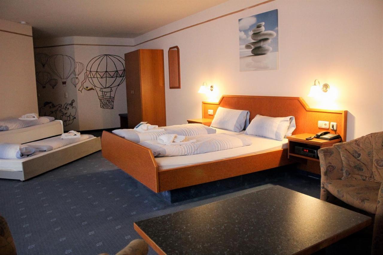 Waldhotel Feldbachtal Neuhaus am Rennweg Eksteriør billede